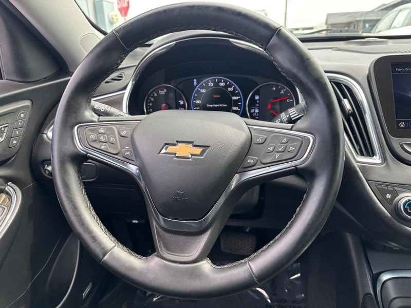 Chevrolet Malibu Vehicle Image 14