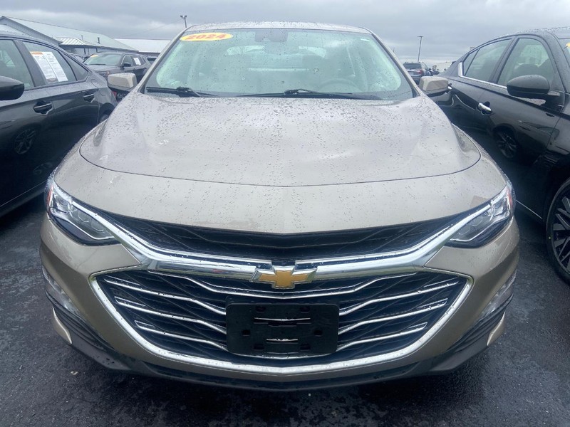 Chevrolet Malibu Vehicle Image 02