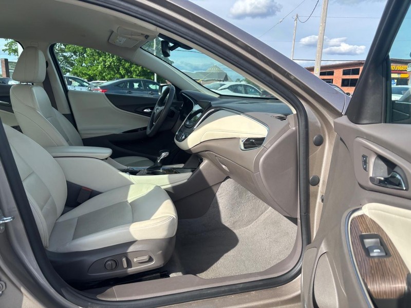 Chevrolet Malibu Vehicle Image 11