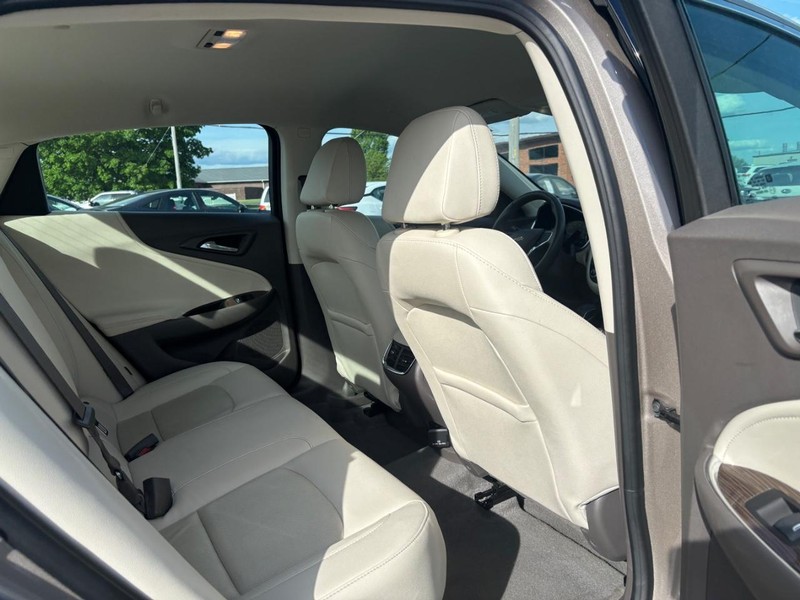 Chevrolet Malibu Vehicle Image 12