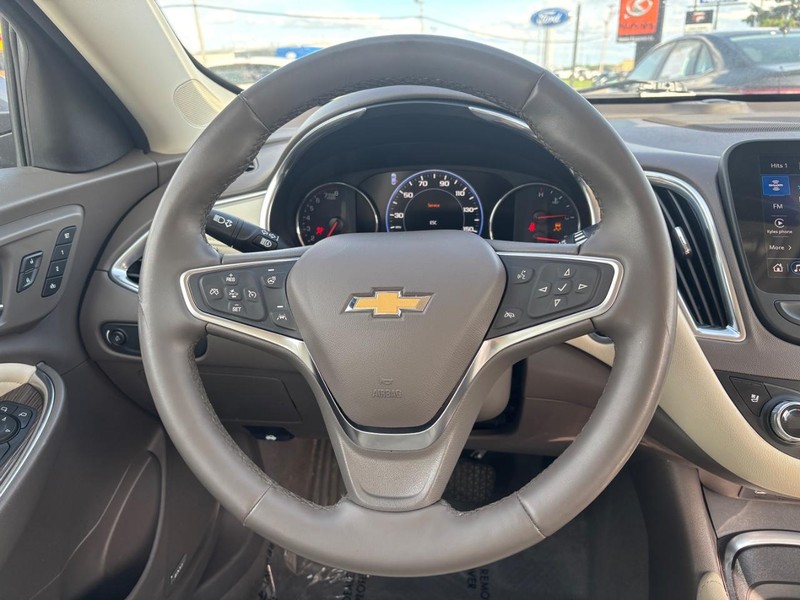 Chevrolet Malibu Vehicle Image 14
