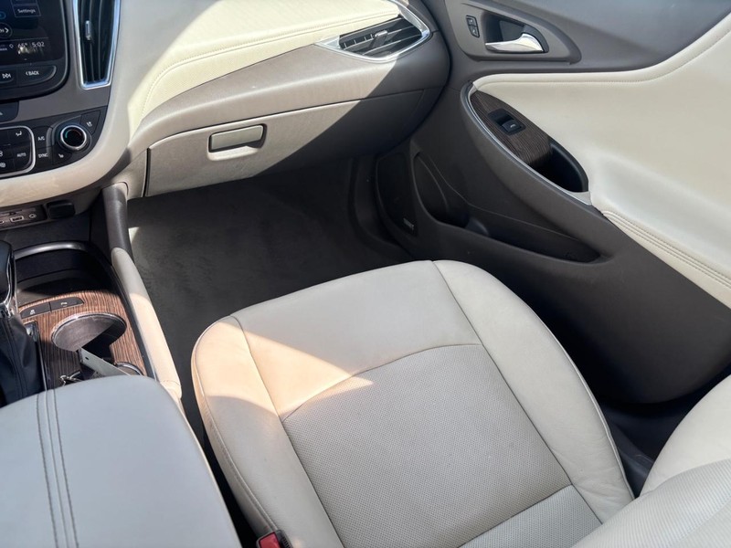 Chevrolet Malibu Vehicle Image 16