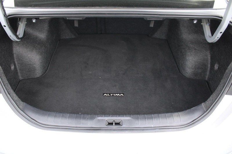 Nissan Altima Vehicle Image 06