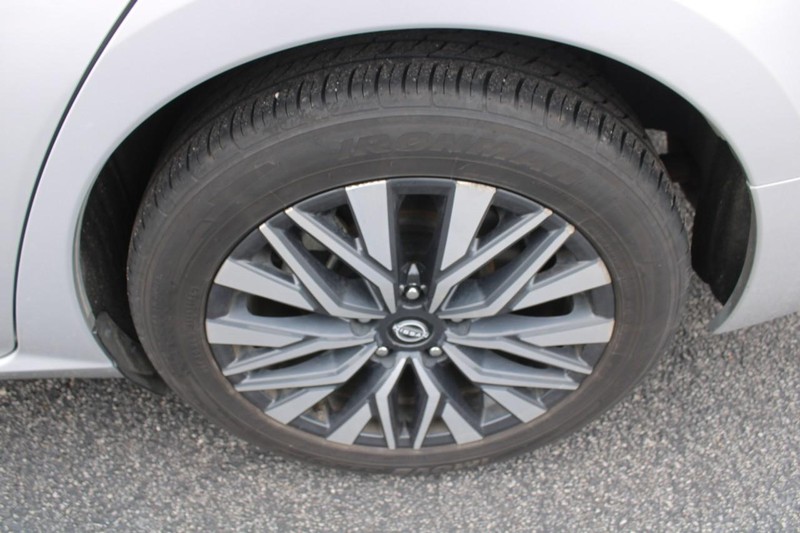 Nissan Altima Vehicle Image 07