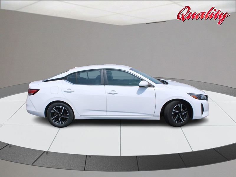 Nissan Sentra Vehicle Image 02