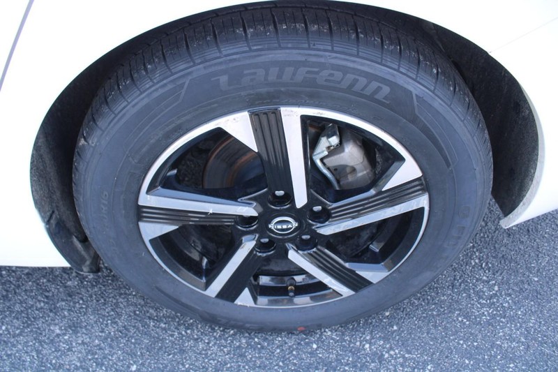 Nissan Sentra Vehicle Image 07