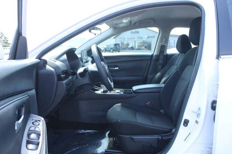 Nissan Sentra Vehicle Image 08