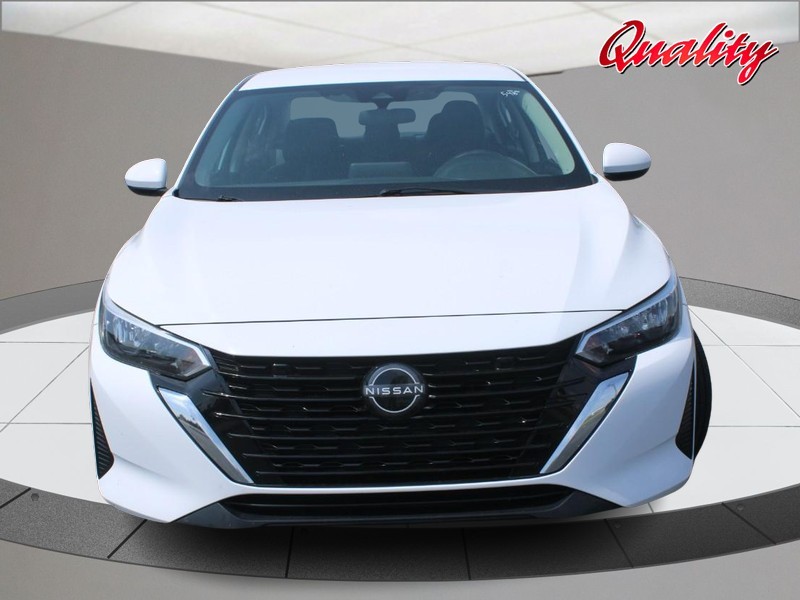 Nissan Sentra Vehicle Image 10