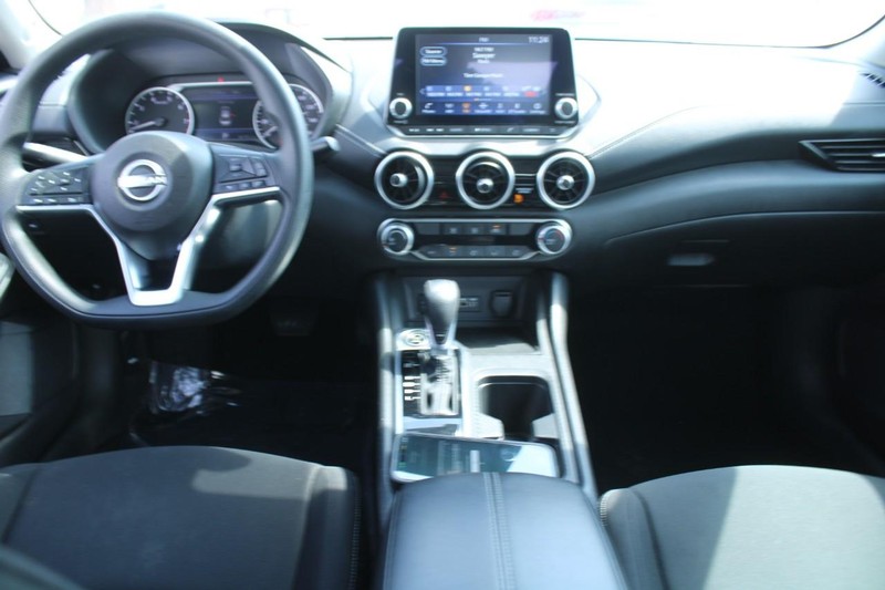 Nissan Sentra Vehicle Image 13