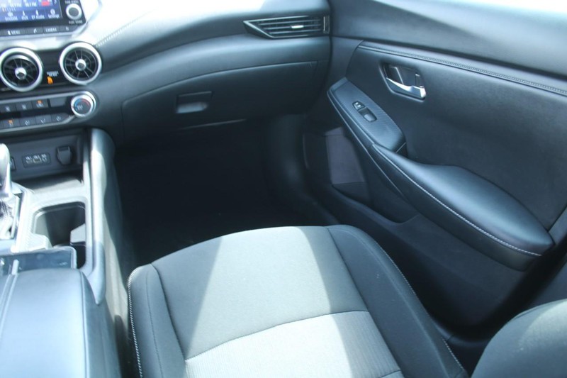 Nissan Sentra Vehicle Image 16