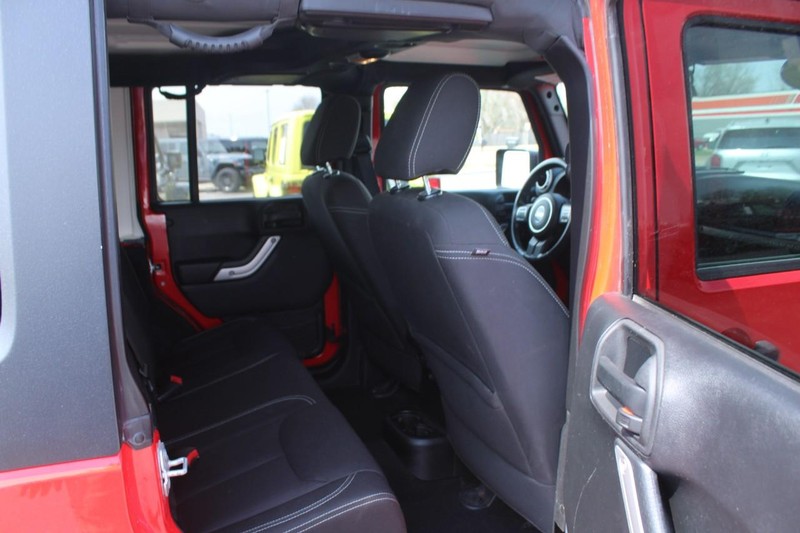 Jeep Wrangler Unlimited Vehicle Image 12
