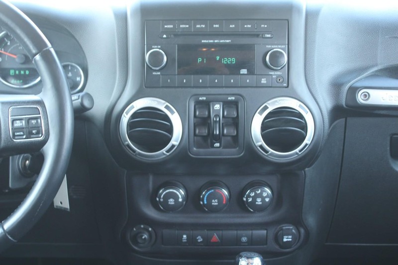 Jeep Wrangler Unlimited Vehicle Image 15