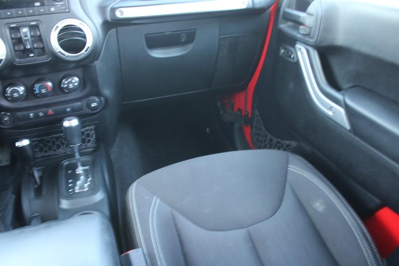 Jeep Wrangler Unlimited Vehicle Image 16