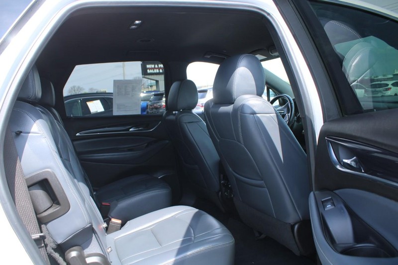 Buick Enclave Vehicle Image 12