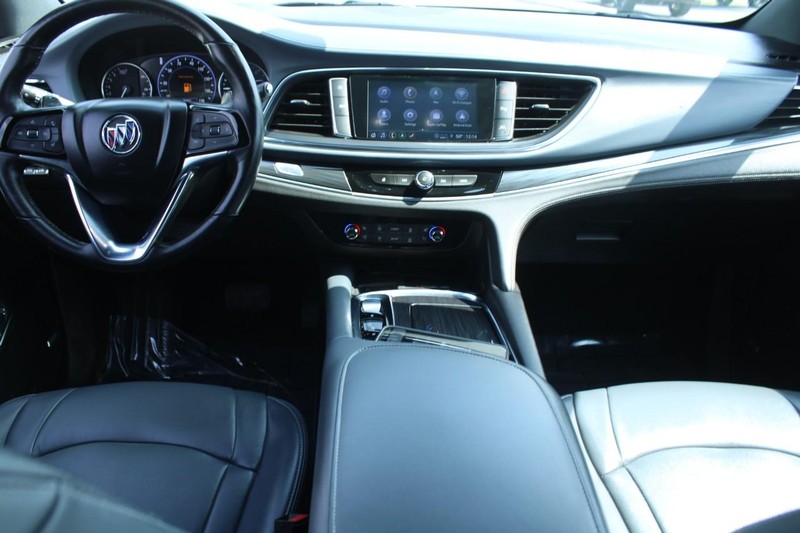 Buick Enclave Vehicle Image 13