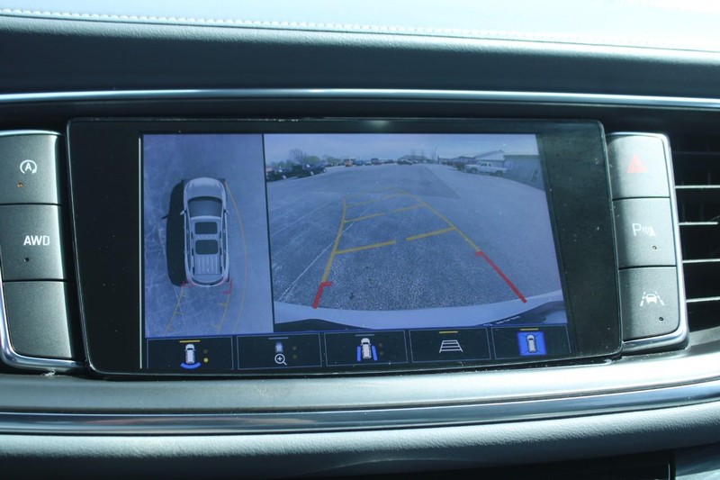 Buick Enclave Vehicle Image 21