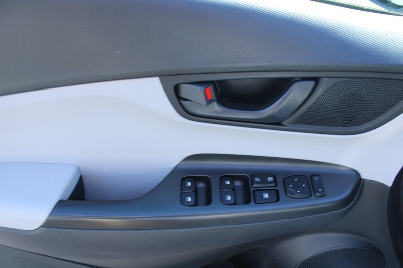 Hyundai Kona Vehicle Image 09