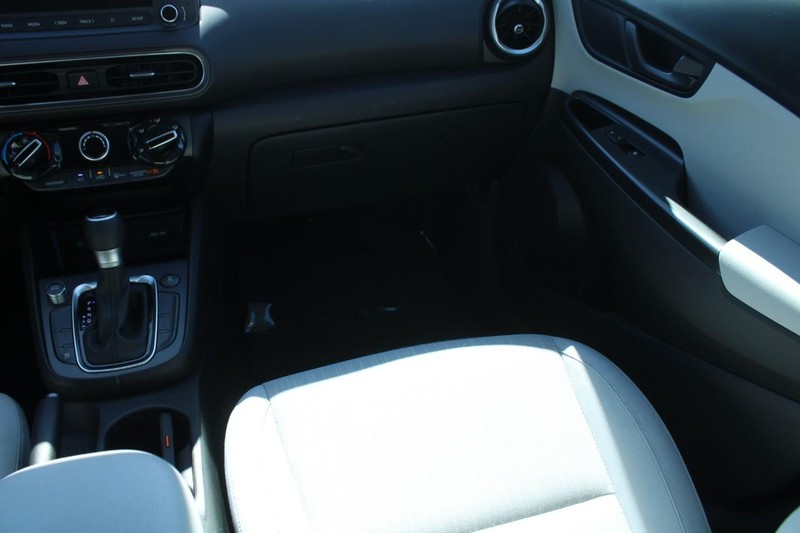 Hyundai Kona Vehicle Image 16