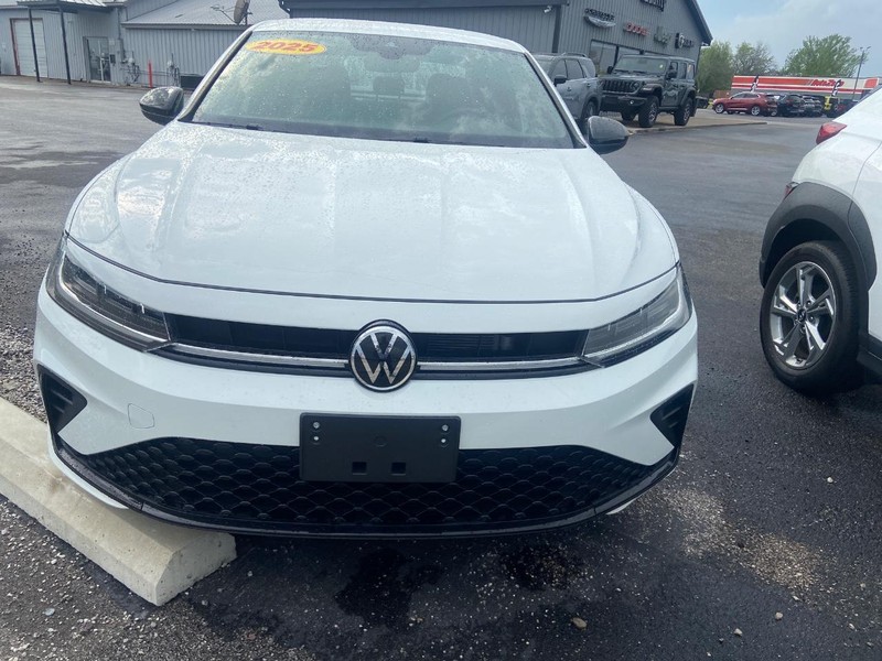 Volkswagen Jetta Vehicle Image 02