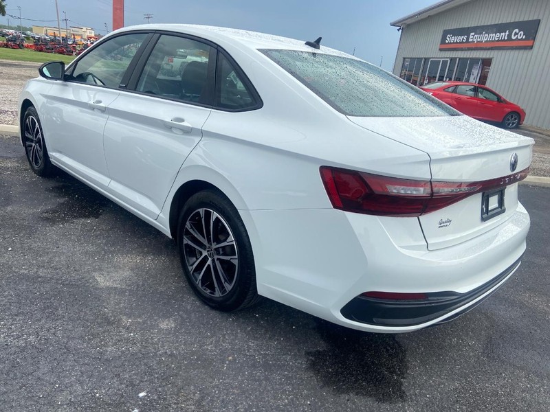 Volkswagen Jetta Vehicle Image 04