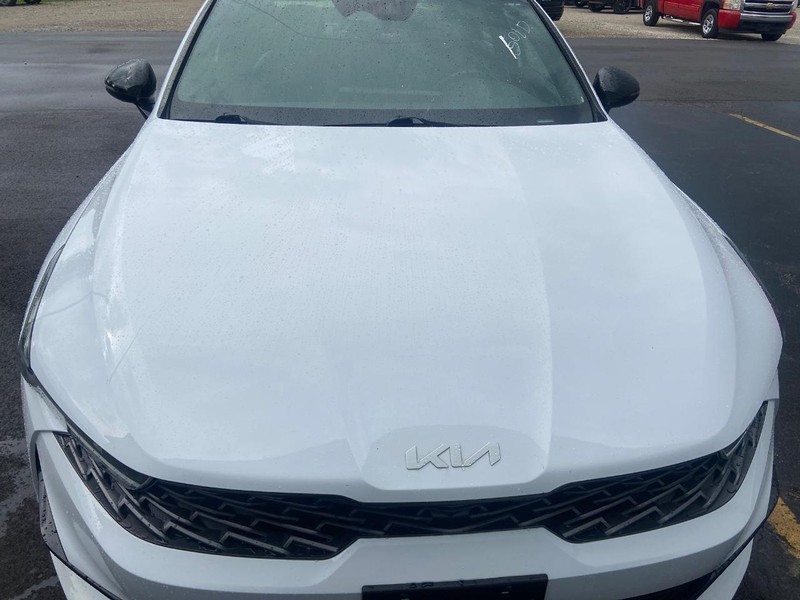 Kia K5 Vehicle Image 02