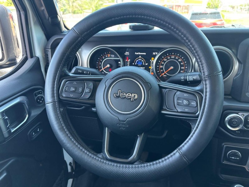 Jeep Wrangler Unlimited Vehicle Image 15