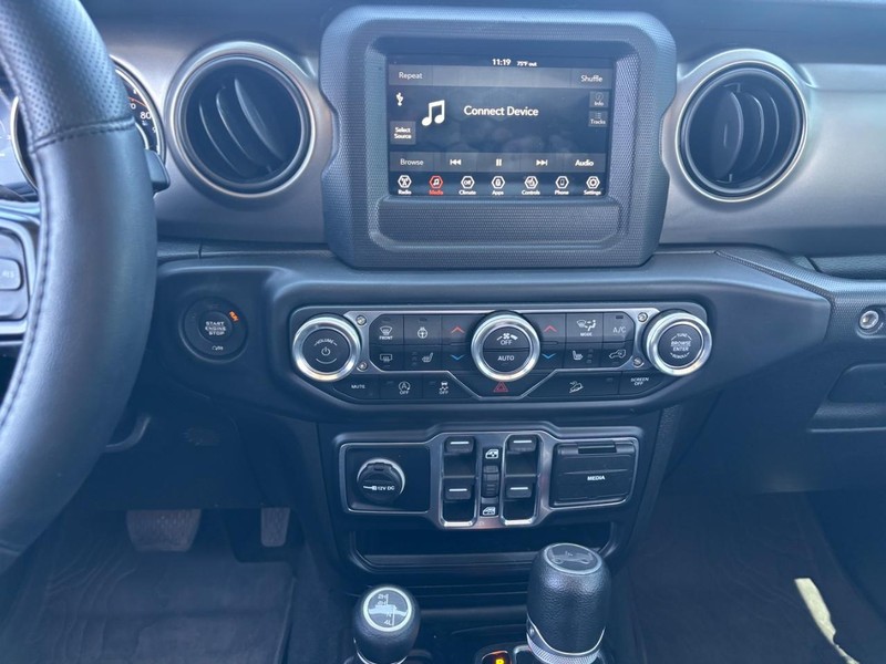 Jeep Wrangler Unlimited Vehicle Image 16