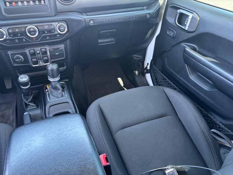 Jeep Wrangler Unlimited Vehicle Image 17