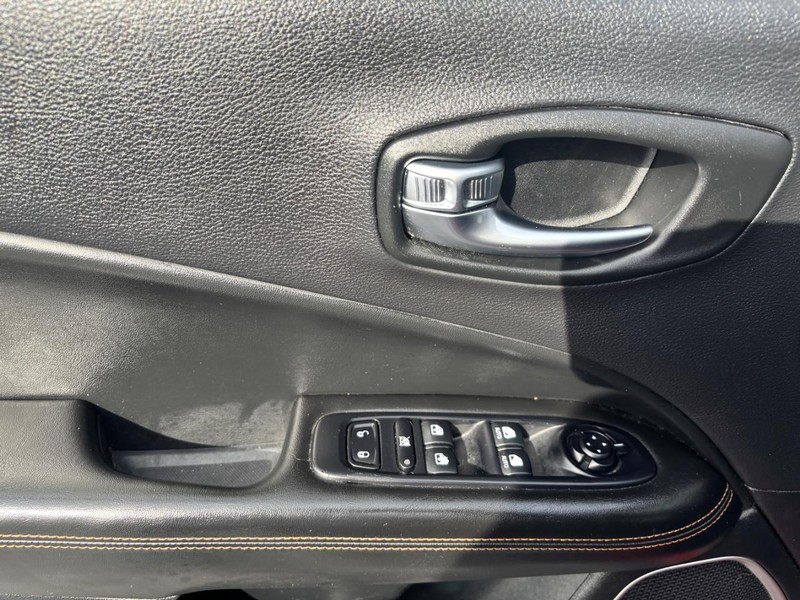 Jeep Compass Vehicle Image 08