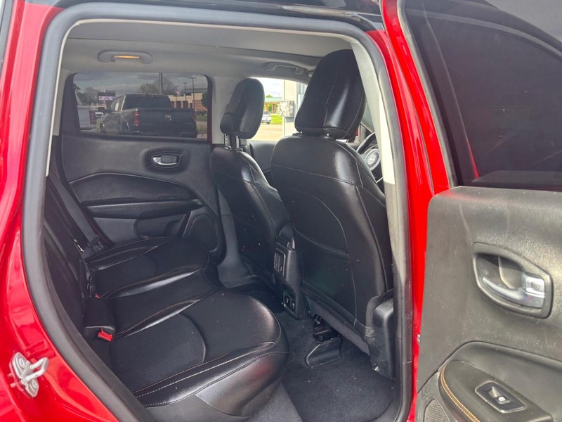 Jeep Compass Vehicle Image 11
