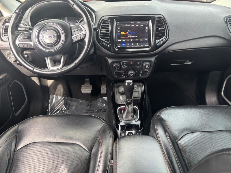 Jeep Compass Vehicle Image 12