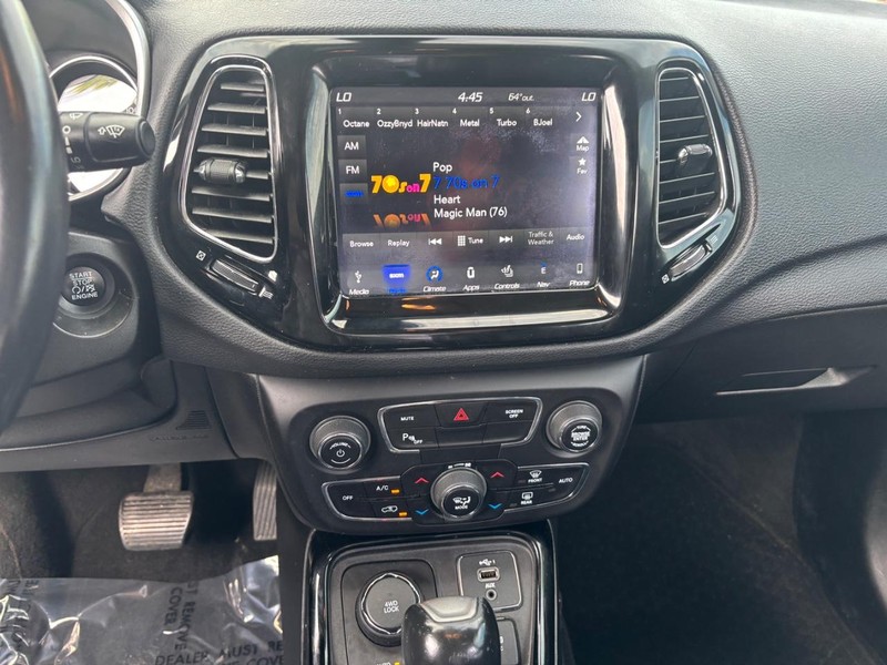 Jeep Compass Vehicle Image 14