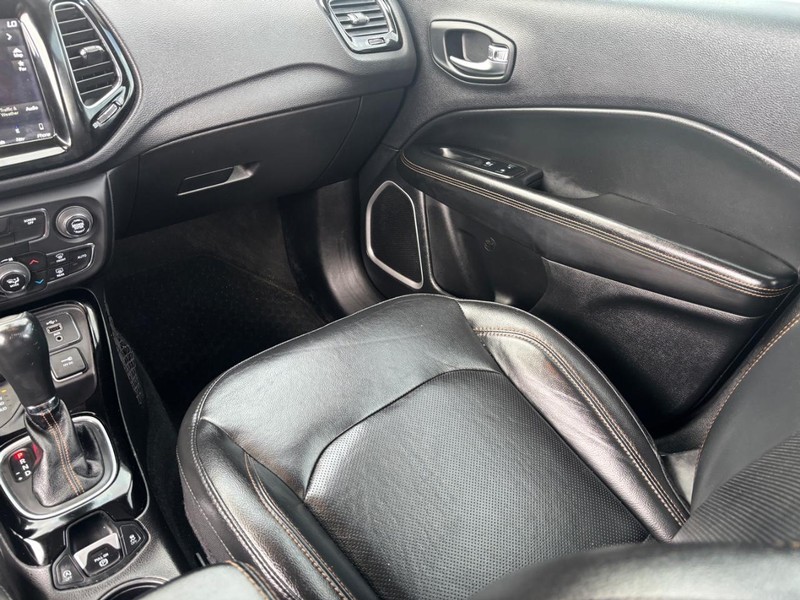 Jeep Compass Vehicle Image 15