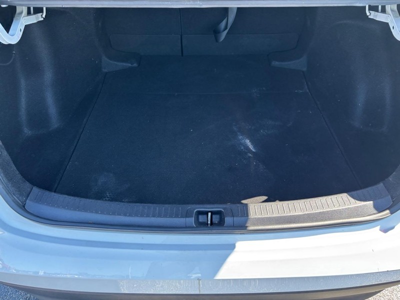 Toyota Corolla Vehicle Image 09