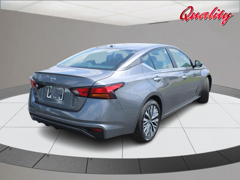 Nissan Altima Vehicle Image 03