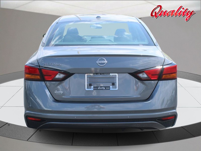 Nissan Altima Vehicle Image 04