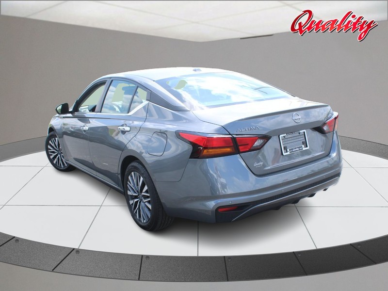 Nissan Altima Vehicle Image 05