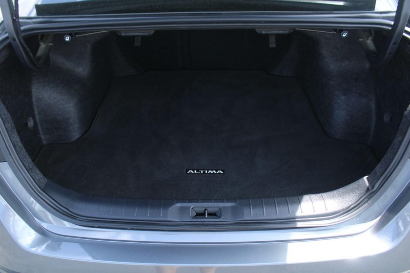 Nissan Altima Vehicle Image 06