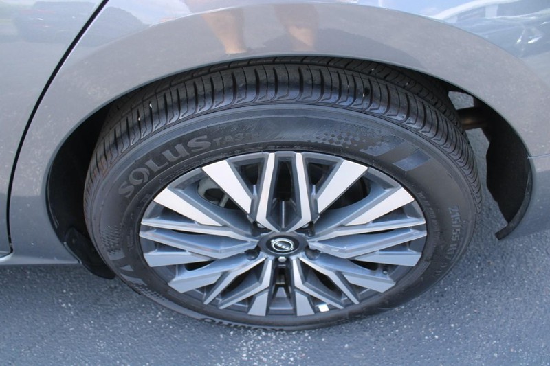 Nissan Altima Vehicle Image 07