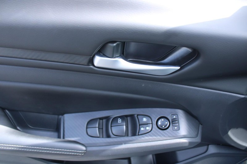 Nissan Altima Vehicle Image 09