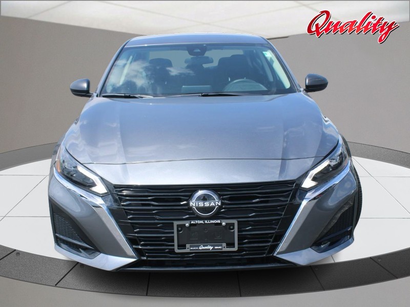 Nissan Altima Vehicle Image 10