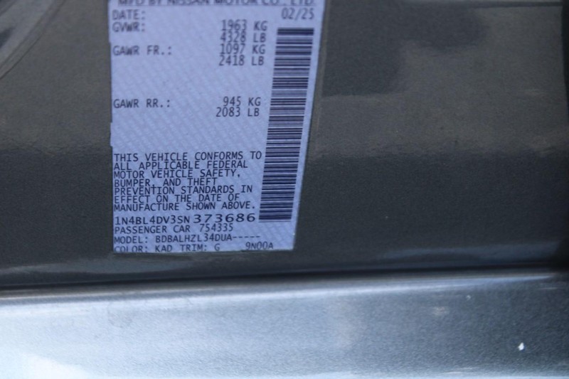 Nissan Altima Vehicle Image 17