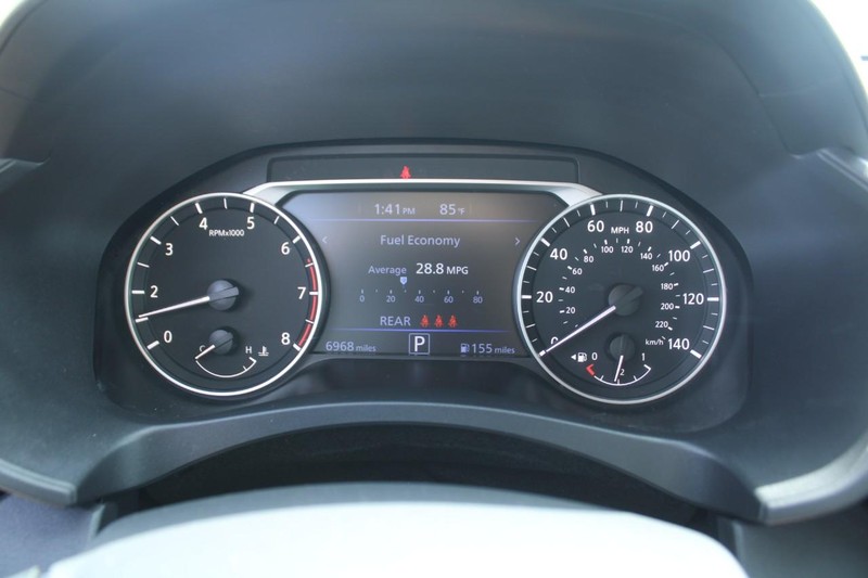 Nissan Altima Vehicle Image 18