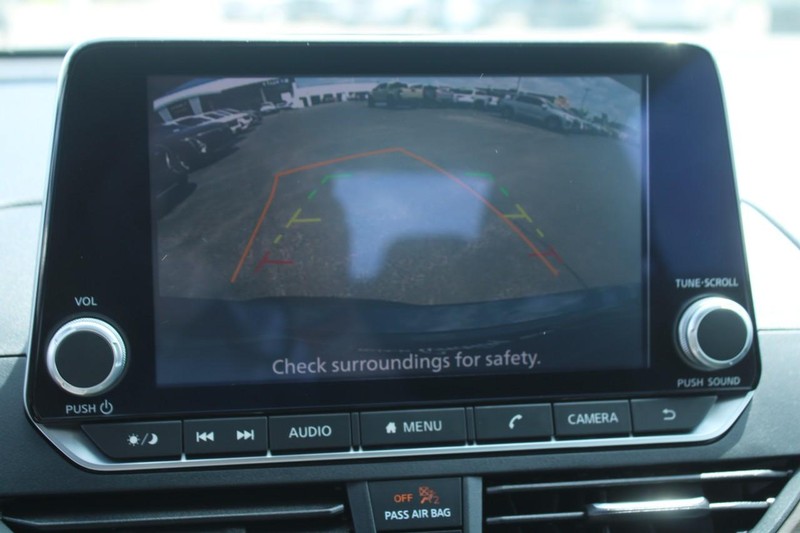 Nissan Altima Vehicle Image 20