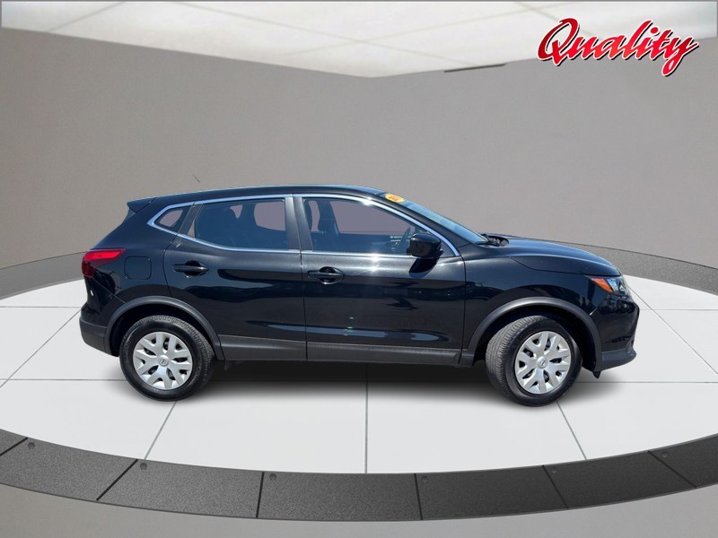 Nissan Rogue Sport Vehicle Image 03