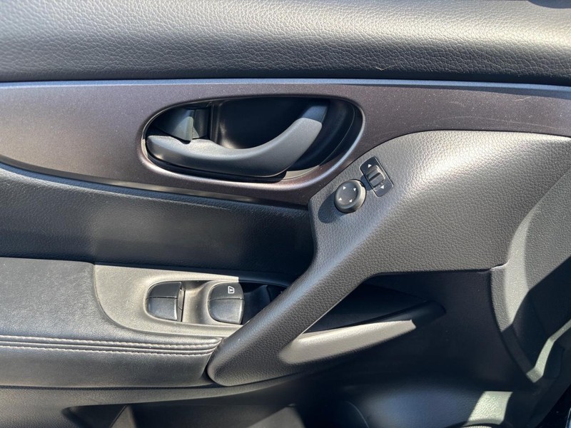 Nissan Rogue Sport Vehicle Image 10
