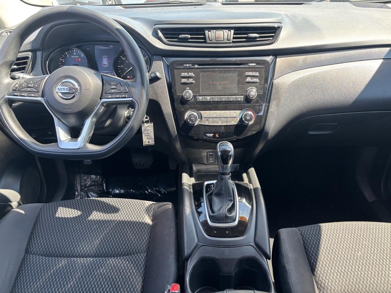 Nissan Rogue Sport Vehicle Image 14