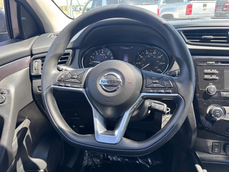 Nissan Rogue Sport Vehicle Image 15