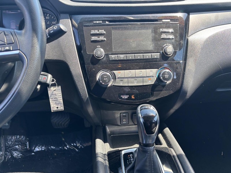 Nissan Rogue Sport Vehicle Image 16
