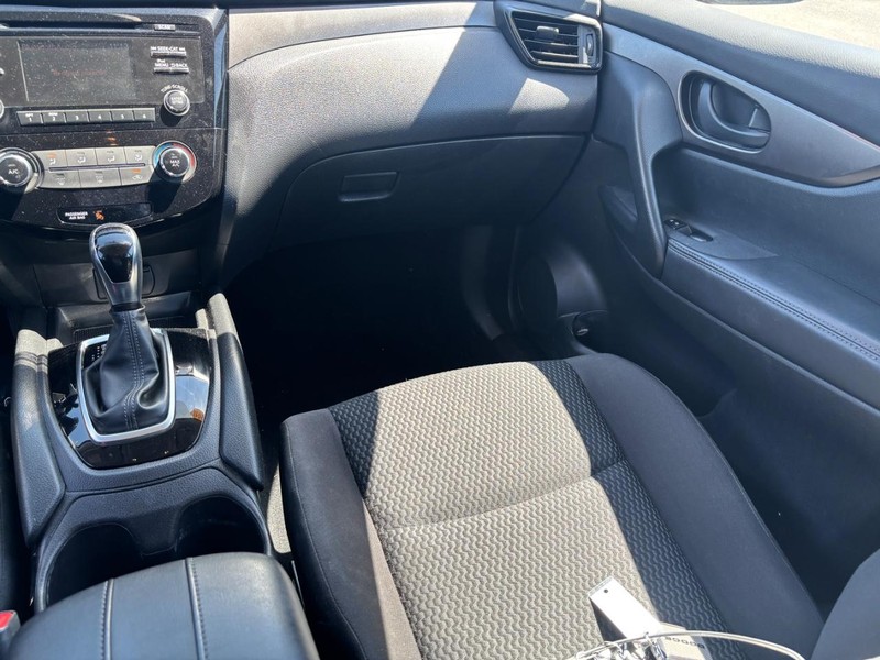 Nissan Rogue Sport Vehicle Image 17